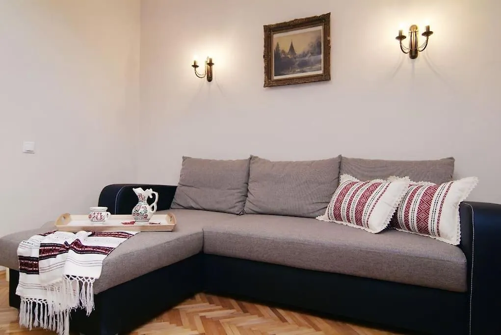 Istoric Center - Romanian Quiet Apartment contacts